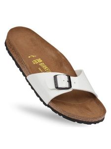 Birkenstock Klapki "Madrid" w kolorze białym rozmiar: 41. Białe klapki Birkenstock, bez wzorów, z otwartym noskiem, bez obcasa. Za 218,05 zł.