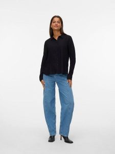Vero Moda Koszula w kolorze czarnym rozmiar: S. Czarne koszule Vero Moda, s, bez wzorów, z wiskozy, bez kołnierzyka, bez ramiączek. Za 79,21 zł.