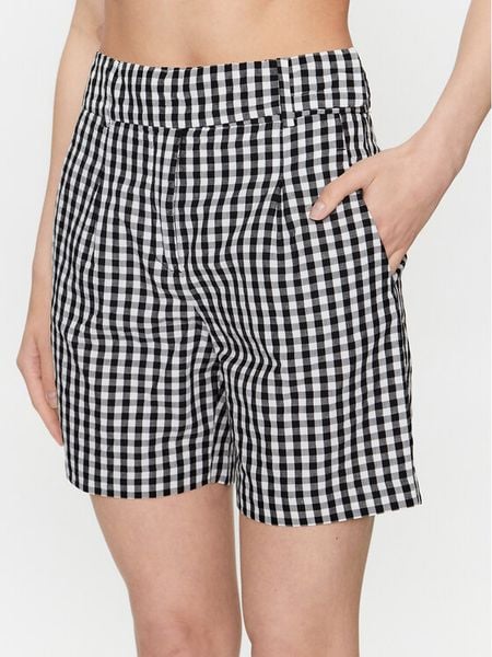 United Colors Of Benetton Bermudy 4YCND900V Czarny Regular Fit. Czarne szorty United Colors of Benetton, bez wzorów, z bawełny. Za 179,99 zł.