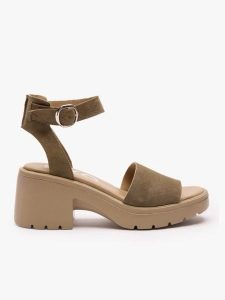 Khaki sandały na traperowym spodzie. Zielone sandały Ryłko, bez wzorów, ze skóry, z okrągłym noskiem, bez obcasa, na obcasie, bez zapięcia. Za 379,99 zł.