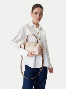 Guess Torebka Cresidia II HWPD98 88080 Kremowy. Białe torebki klasyczne Guess, z aplikacjami, ze skóry, bez dodatków. Za 369,99 zł.