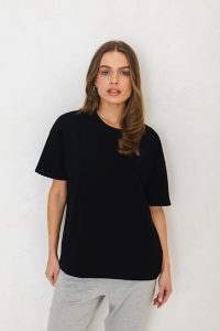 T-SHIRT ERICA CZARNY One size - Flawless. Czarne t-shirty Flawless, uniwersalny, bez wzorów, z bawełny, bez kołnierzyka, bez ramiączek. Za 187,00 zł.