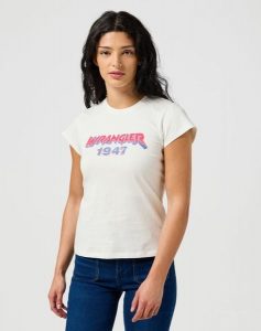 WRANGLER DAMSKA KOSZULKA WRANGLER SHRUNKEN BAND TEE WORN WHITE 112355334. Białe bluzki Wrangler, s, bez wzorów, bez kołnierzyka, bez ramiączek. Za 89,99 zł.