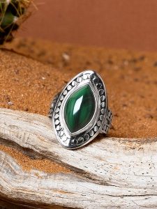 AMAZONIA Srebrny pierścionek "Homshuk" z malachitem rozmiar: 58. Szare pierścionki AMAZONIA, z malachitem, srebrne. Za 245,96 zł.