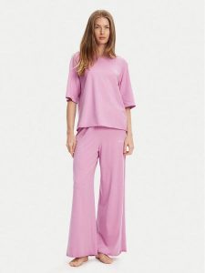 United Colors Of Benetton Piżama 35VB3P03P Różowy Loose Fit. Czerwone piżamy United Colors of Benetton, bez wzorów, z bawełny, bez ramiączek. Za 159,99 zł.