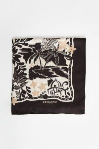 Chusta damska satynowa ERMANNO FIRENZE. Apaszki i chusty Ermanno Firenze, bez wzorów, z satyny. Za 379,00 zł.