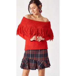 Sweter w kolorze czerwonym. Czerwone długie swetry marki Robin, z dekoltem w łódkę. W wyprzedaży za 189,95 zł.