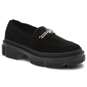 Półbuty damskie Karino, zamszowa cholewkaozdobny łańcuch metalowy miękka wkładka, czarny welur, 4370-003-P. Czarne półbuty Karino, bez wzorów, z weluru, bez obcasa, na płaskiej podeszwie, bez zapięcia. Za 339,00 zł.