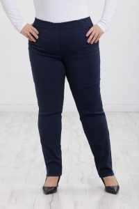 Granatowe spodnie Nilda z prostą nogawką wysoki stan PLUS SIZE XXL. Spodnie z wysokim stanem Nasi partnerzy, bez wzorów, z elastanu, z podwyższonym stanem, krótkie. Za 159,90 zł.
