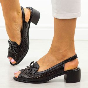 Czarne sandały damskie na obcasie M.Daszyński Sa262-2. Czarne sandały M.Daszyński, bez wzorów, ze skóry, bez obcasa, na obcasie, bez zapięcia. Za 189,00 zł.