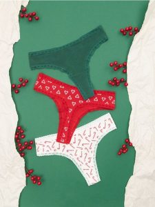 Majtki stringi ze świątecznym motywem 3 pack - wielobarwny. Stringi Sinsay, bez wzorów, z bawełny. Za 19,99 zł.