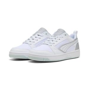 Sneakersy unisex Rebound v6 Low Aqua Metallics PUMA. Białe buty sportowe Puma, bez wzorów, bez zapięcia, do koszykówki. W wyprzedaży za 219,00 zł.