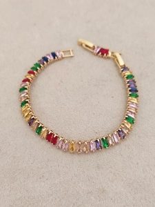 Nakkash Pozłacana bransoletka z cyrkoniami rozmiar: onesize. Żółte bransoletki Nakkash, z cyrkonią, pozłacane. Za 100,28 zł.