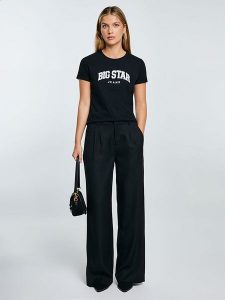 BIG STAR Koszulka w kolorze czarnym rozmiar: S. Czarne bluzki Big Star, s, bez wzorów, z bawełny, retro, bez kołnierzyka, bez ramiączek. Za 32,99 zł.