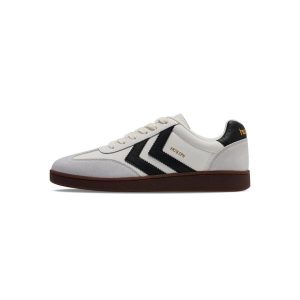 Sneakersy Hummel VM78 CPH LS. Białe buty sportowe Hummel, bez wzorów, bez zapięcia. Za 425,50 zł.