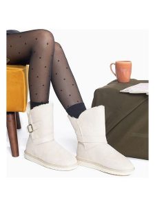 ISLAND BOOT Botki zimowe "Eveline" w kolorze kremowym rozmiar: 37. Brązowe botki Island Boot, na zimę, bez wzorów, z materiału, bez obcasa, bez zapięcia. Za 122,38 zł.