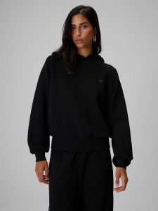 4F Bluza dresowa regular z kapturem damska - czarna L. Czarne bluzy 4f, l, bez wzorów, z dresówki, z kapturem. Za 169,99 zł.