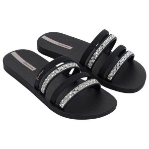 Klapki Ipanema Chic Slide Fem 83707 BE140 czarne. Czarne klapki bez wzorów, z materiału, bez obcasa. Za 218,61 zł.