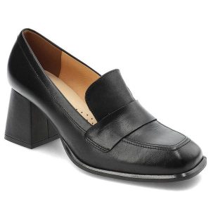 Czarne Półbuty Armodo Damskie Eleganckie Buty. Czarne półbuty Armodo, bez wzorów, z materiału, bez obcasa, na słupku, bez zapięcia. Za 299,00 zł.
