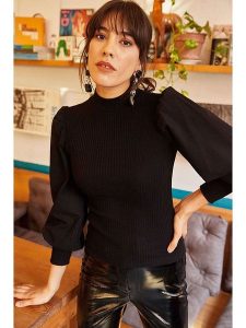 Olalook Bluzka w kolorze czarnym rozmiar: M. Czarne bluzki Olalook, m, bez wzorów, z bawełny, bez kołnierzyka, bez ramiączek. Za 52,99 zł.