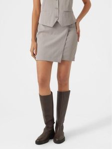 Vero Moda Spódnica mini Wendy 10301457 Szary Slim Fit. Szare spódnice Vero Moda, bez wzorów, z syntetyku, mini. Za 119,99 zł.