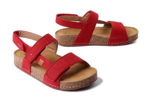 JOSEF SEIBEL 64902 381 400 Hannah 02 rot, sandały damskie. Czerwone sandały Josef Seibel, bez wzorów, bez obcasa, na płaskiej podeszwie, bez zapięcia. Za 279,92 zł.