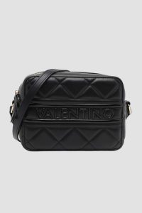 VALENTINO Czarna damska torebka Ada. Czarne listonoszki Valentino by Mario Valentino, bez wzorów, ze skóry ekologicznej, bez dodatków. W wyprzedaży za 218,99 zł.