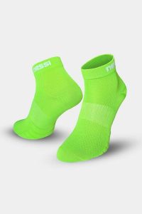 Bezszwowe skarpety oddychające Nessi Sportswear. Zielone skarpetki NESSI SPORTSWEAR, bez wzorów, z bawełny. Za 59,90 zł.