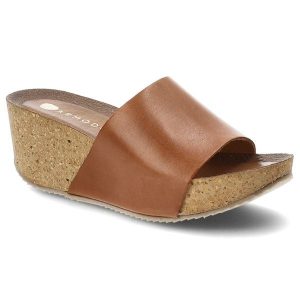 Klapki damskie Armodo, cholewka ze skóry naturalnej licowej profilowana wkładka i wysoki koturn, brązowe, 40291. Brązowe klapki Armodo, bez wzorów, ze skóry, bez obcasa, na koturnie. Za 319,00 zł.