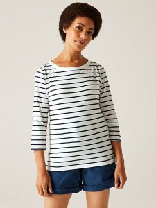 Regatta Koszulka "Baylette II" w kolorze biało-granatowym rozmiar: 38. Białe bluzki Regatta, bez wzorów, bez kołnierzyka, bez ramiączek. Za 69,91 zł.