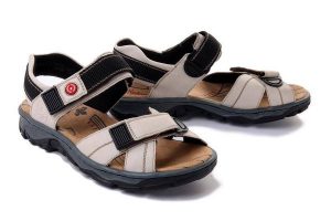 RIEKER 68851-80 white, sandały damskie. Brązowe sandały Rieker, bez wzorów, bez obcasa, bez zapięcia. Za 223,93 zł.