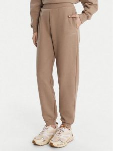 Guess Spodnie dresowe V6RB15 K9V31 Beżowy Regular Fit. Brązowe spodnie dresowe Guess, l, z aplikacjami, z bawełny. Za 299,99 zł.