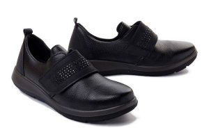 INBLU WG-45 czarny, półbuty damskie. Czarne półbuty Inblu, bez wzorów, bez obcasa, bez zapięcia. Za 59,95 zł.
