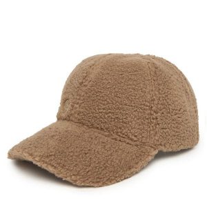 Czapka z daszkiem Guess. Brązowe czapki Guess, z aplikacjami. Za 139,99 zł.