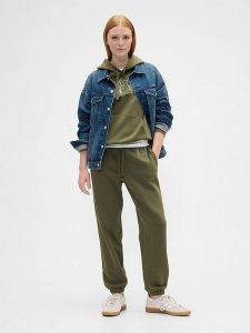 GAP Spodnie dresowe w kolorze khaki rozmiar: L. Brązowe spodnie dresowe GAP, l, bez wzorów, z dresówki. Za 118,56 zł.
