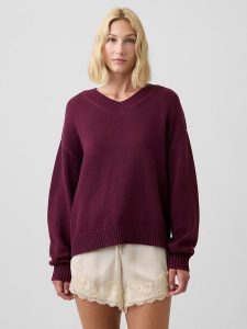 GAP Sweter w kolorze bordowym rozmiar: S. Czerwone swetry oversize GAP, s, bez wzorów, bez ramiączek. Za 219,95 zł.