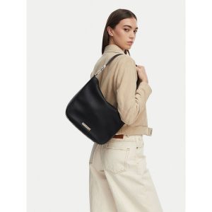 Torebka KARL LAGERFELD. Czarne torebki klasyczne KARL LAGERFELD, bez wzorów, bez dodatków. Za 562,99 zł.