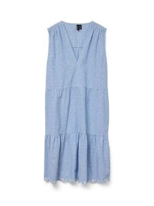 Vero Moda Sukienka w kolorze błękitnym rozmiar: XL. Niebieskie sukienki Vero Moda, xl, bez wzorów, z bawełny, bez kołnierzyka, bez ramiączek, midi. Za 136,45 zł.