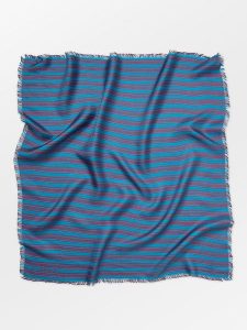 Becksöndergaard Jedwabna chusta w kolorze niebiesko-czerwonym - 65 x 65 cm rozmiar: onesize. Niebieskie apaszki i chusty Becksöndergaard, bez wzorów, z jedwabiu. Za 113,99 zł.