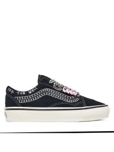 Vans Tenisówki Lx Old Skool Charms VN000EGYBPR1 Czarny. Czarne trampki Vans, bez wzorów, ze skóry, bez zapięcia. Za 499,99 zł.