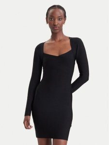 Guess Sukienka koktajlowa W6BK84 Z1787 Czarny Slim Fit. Czarne sukienki Guess, xl, z aplikacjami, z wiskozy, wizytowe, bez kołnierzyka, bez ramiączek. Za 694,99 zł.