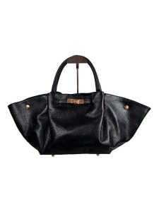 Florence Bags Skórzana torebka "Enfola" w kolorze czarnym - 50 x 22 x 17 cm rozmiar: onesize. Czarne torebki klasyczne Florence Bags, bez wzorów, z materiału, przez ramię, bez dodatków. Za 339,99 zł.