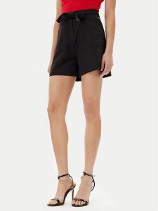 Guess Szorty materiałowe W5GD0I WH9Y2 Czarny Loose Fit. Czarne szorty Guess, z aplikacjami, z materiału. Za 219,99 zł.