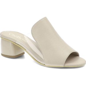 Beżowe Klapki Chebello Damskie Modne Buty Damskie. Brązowe klapki CheBello, bez wzorów, ze skóry, bez obcasa, na obcasie. Za 209,00 zł.