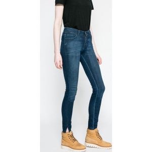Wrangler - Jeansy Winter Night. Jeansy marki Wrangler. W wyprzedaży za 299,90 zł.