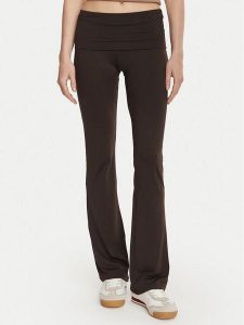Guess Legginsy V6YB24 K4713 Brązowy ciemny Slim Fit. Brązowe legginsy Guess, z aplikacjami, z syntetyku. Za 264,99 zł.