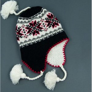 Czapka damska Uszatka regionalna czarno-biała r. 56-58. Czapki marki Art of Polo. Za 36,52 zł.