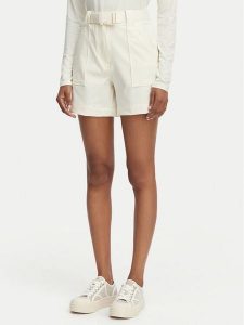 Guess Szorty materiałowe W6GD01 W1415 Kremowy Regular Fit. Białe szorty Guess, z aplikacjami, z materiału. Za 434,99 zł.