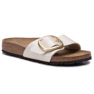 Klapki Birkenstock. Brązowe klapki Birkenstock, bez wzorów, bez obcasa. Za 499,99 zł.