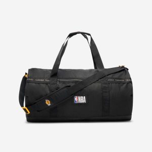 Torba sportowa do koszykówki Duffel Bag Tarmak NBA Lakers. Brązowe torby podróżne i sportowe TARMAK, bez wzorów, z materiału. Za 119,99 zł.